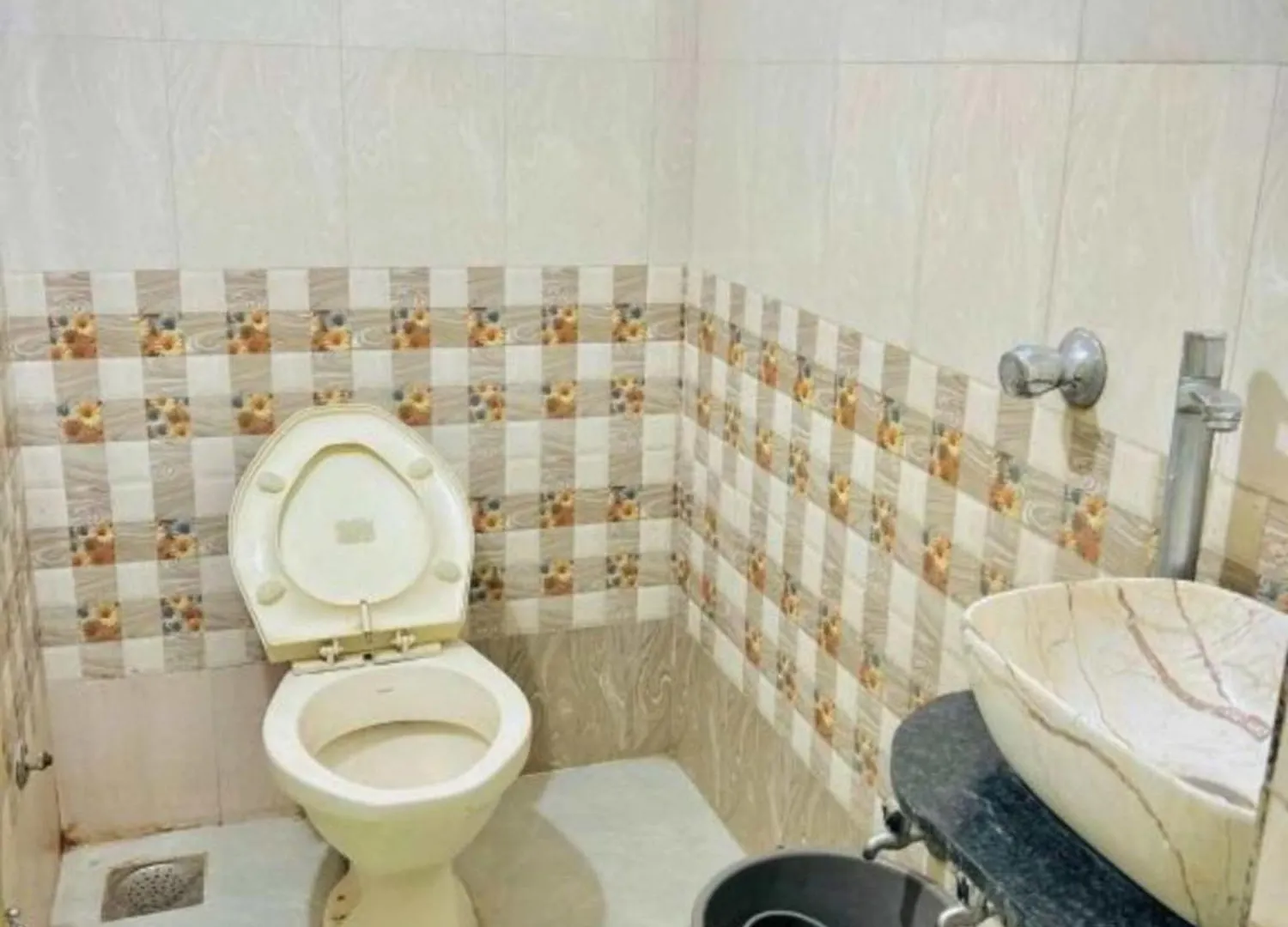 Gr Shivay Guest House Varanasi Near Jantar Mantar Mandir - Excellent Customer Choice- Best Seller الهند