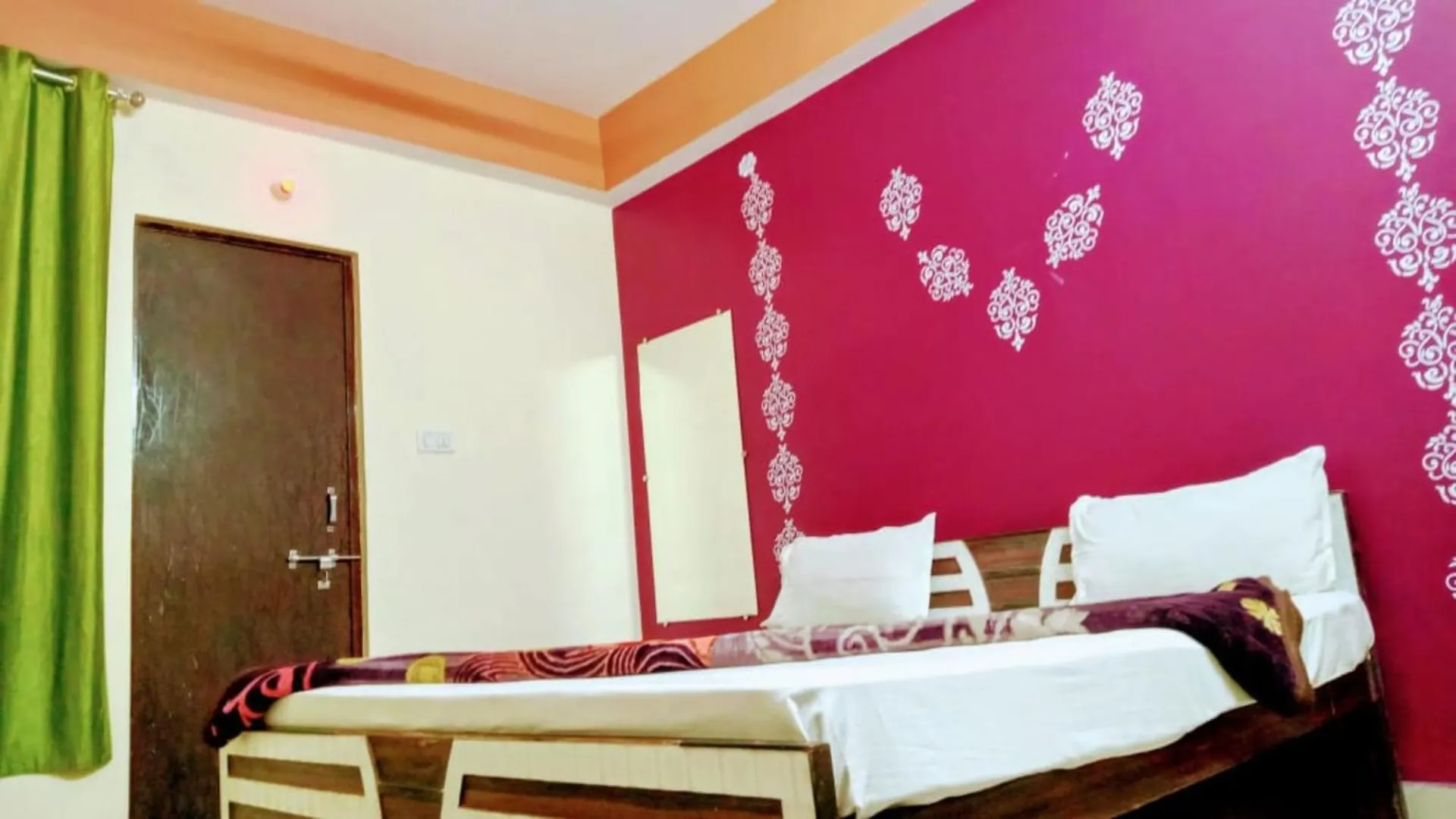 Gr Shivay Guest House Varanasi Near Jantar Mantar Mandir - Excellent Customer Choice- Best Seller منزل للإقامة